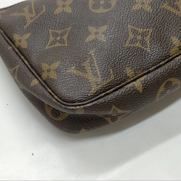 Louis Vuitton Monogram Pouchette Crossbody - Picture 6 of 9